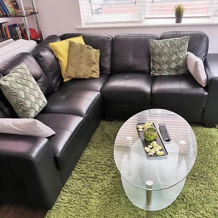 J Quarter - Sleeps 5 Long Term & Families Comfortably, 4 Beds, 2 Bathrooms Бирмингам Екстериор снимка