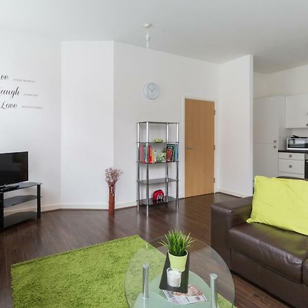 J Quarter - Sleeps 5 Long Term & Families Comfortably, 4 Beds, 2 Bathrooms Бирмингам Екстериор снимка