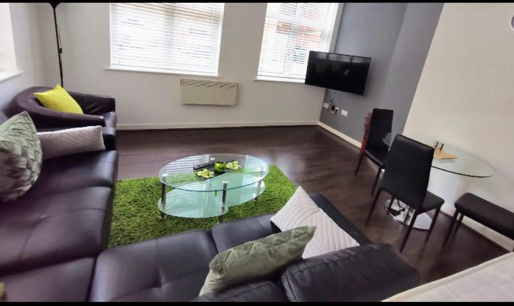 J Quarter - Sleeps 5 Long Term & Families Comfortably, 4 Beds, 2 Bathrooms Бирмингам Екстериор снимка