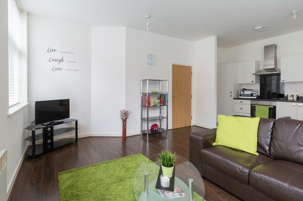J Quarter - Sleeps 5 Long Term & Families Comfortably, 4 Beds, 2 Bathrooms Бирмингам Екстериор снимка