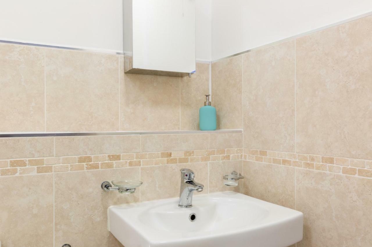 J Quarter - Sleeps 5 Long Term & Families Comfortably, 4 Beds, 2 Bathrooms Бирмингам Екстериор снимка