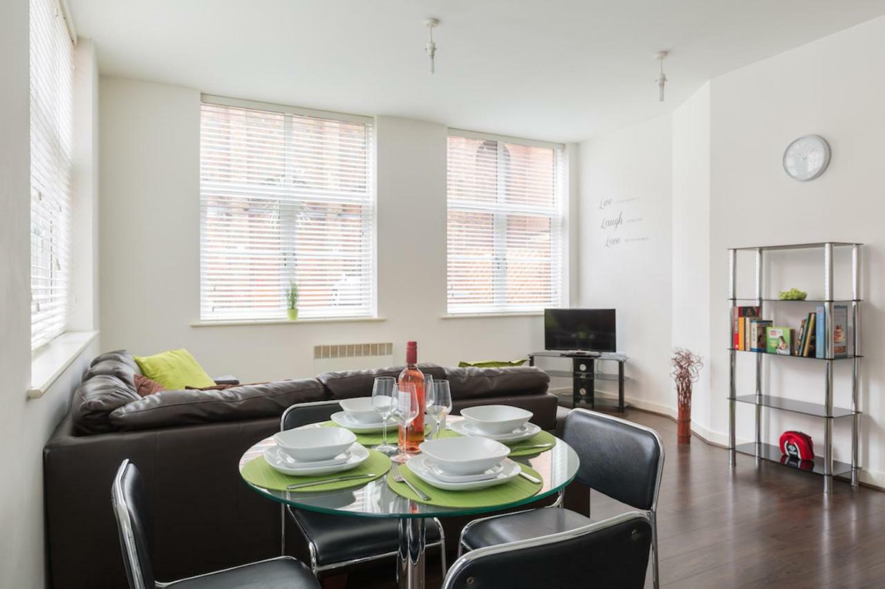 J Quarter - Sleeps 5 Long Term & Families Comfortably, 4 Beds, 2 Bathrooms Бирмингам Екстериор снимка