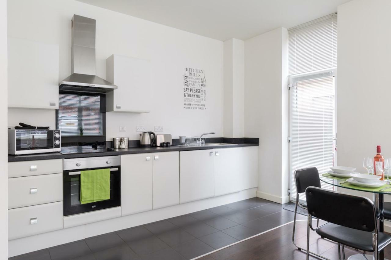 J Quarter - Sleeps 5 Long Term & Families Comfortably, 4 Beds, 2 Bathrooms Бирмингам Екстериор снимка