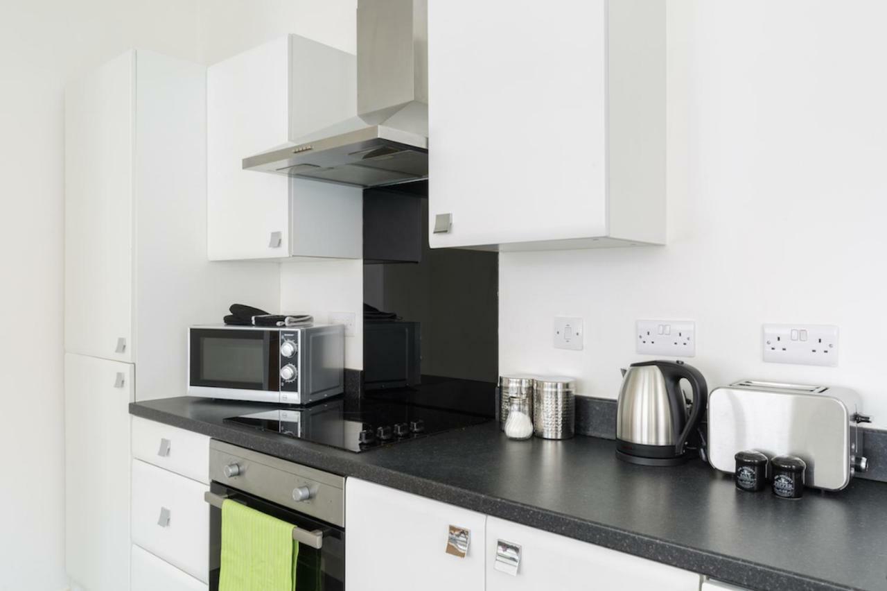 J Quarter - Sleeps 5 Long Term & Families Comfortably, 4 Beds, 2 Bathrooms Бирмингам Екстериор снимка