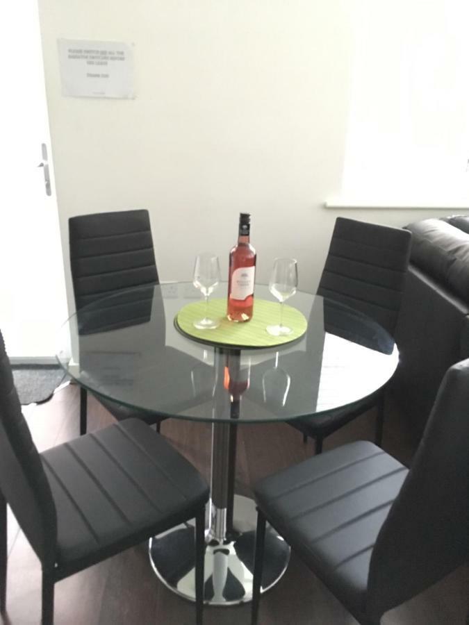 J Quarter - Sleeps 5 Long Term & Families Comfortably, 4 Beds, 2 Bathrooms Бирмингам Екстериор снимка